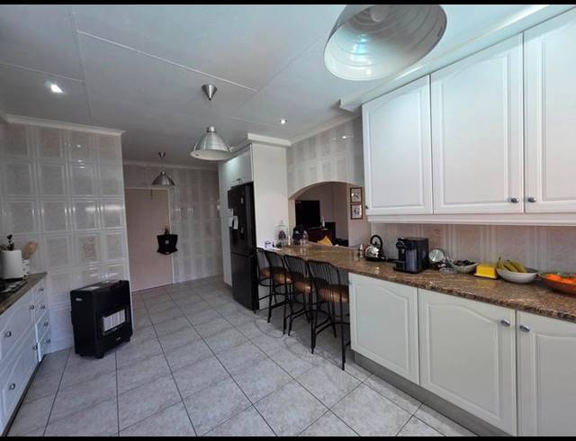 4 BEDROOM HOUSE FOR SALE IN SUNWARD PARK